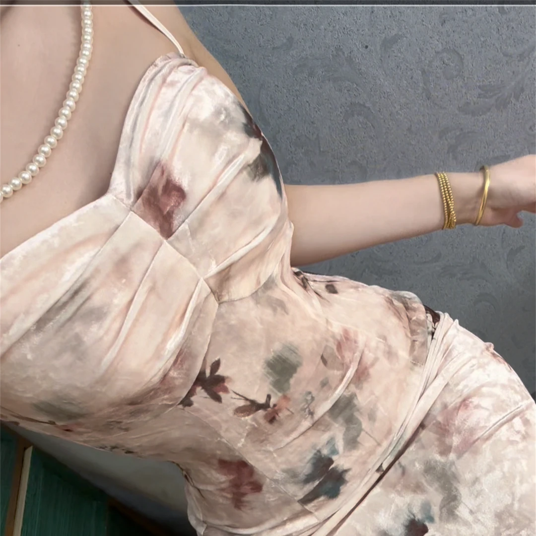 LHMknk1画报夫人原创自制温柔珍珠链丝绒吊带裙 二抹情