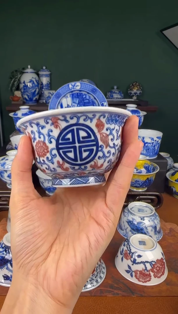 杯福利。 青花釉里红。 缠枝莲。  压手杯