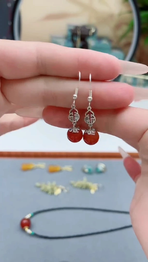 南红玛瑙银S925镶嵌耳饰350