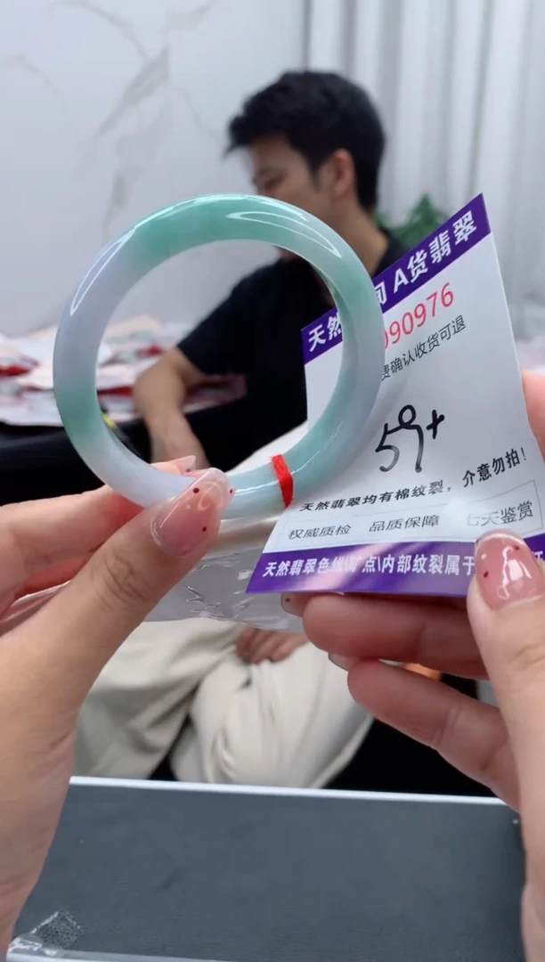 未镶嵌手镯翡翠有纹，完美者勿拍
