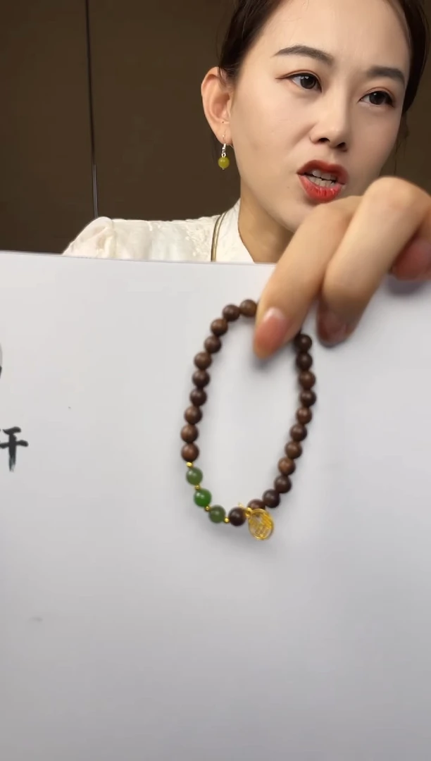 未镶嵌岫玉颈饰1