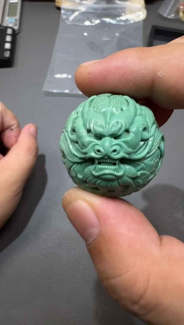 合金绿松石颈饰雕刻吊坠