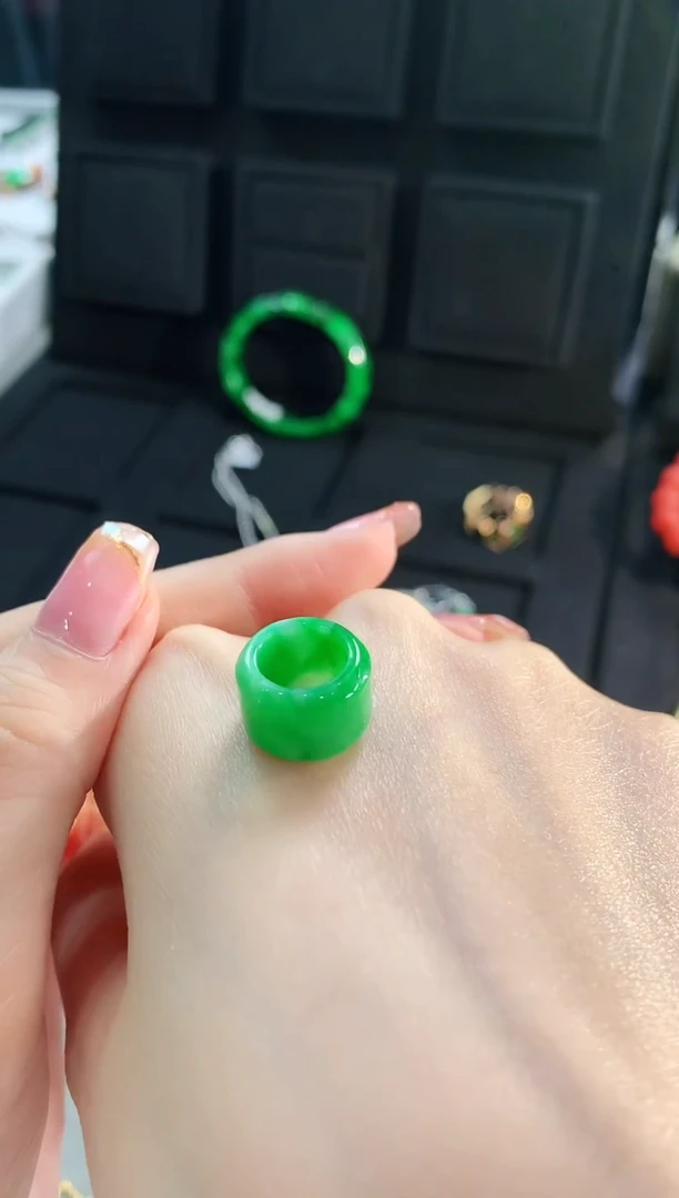 【闪购商品】翡翠吊坠(不含链)未镶嵌吊坠