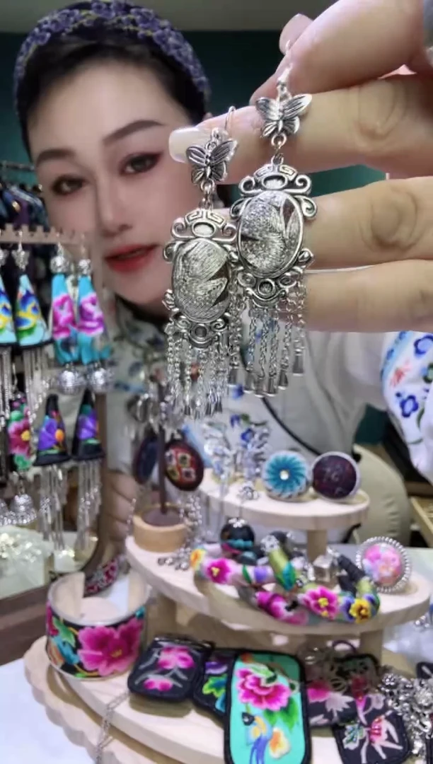 刺绣纯手工苗绣非遗耳环