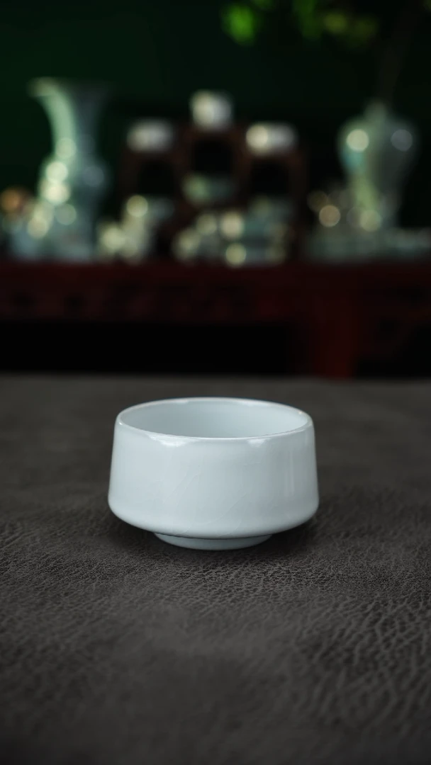 瓷片月白釉望月杯大瑕简包-二