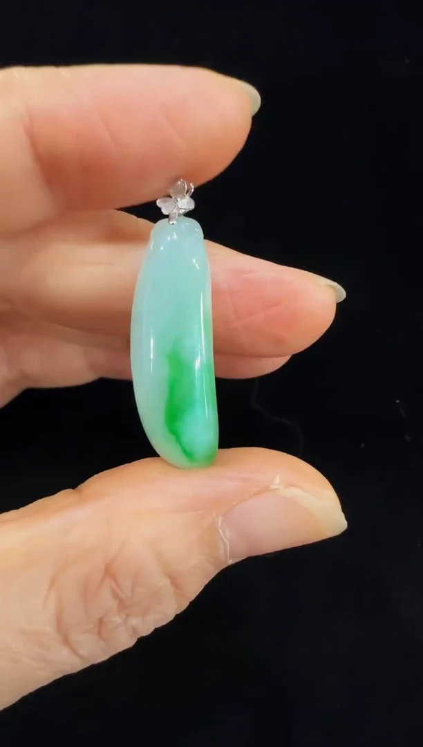 颈饰18K金镶嵌翡翠国风