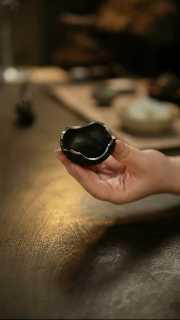 阿眠     麦小坤锡器杯托