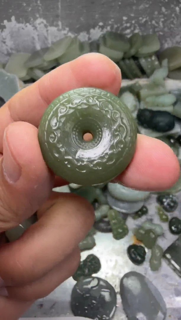 颈饰未镶嵌和田玉平安扣