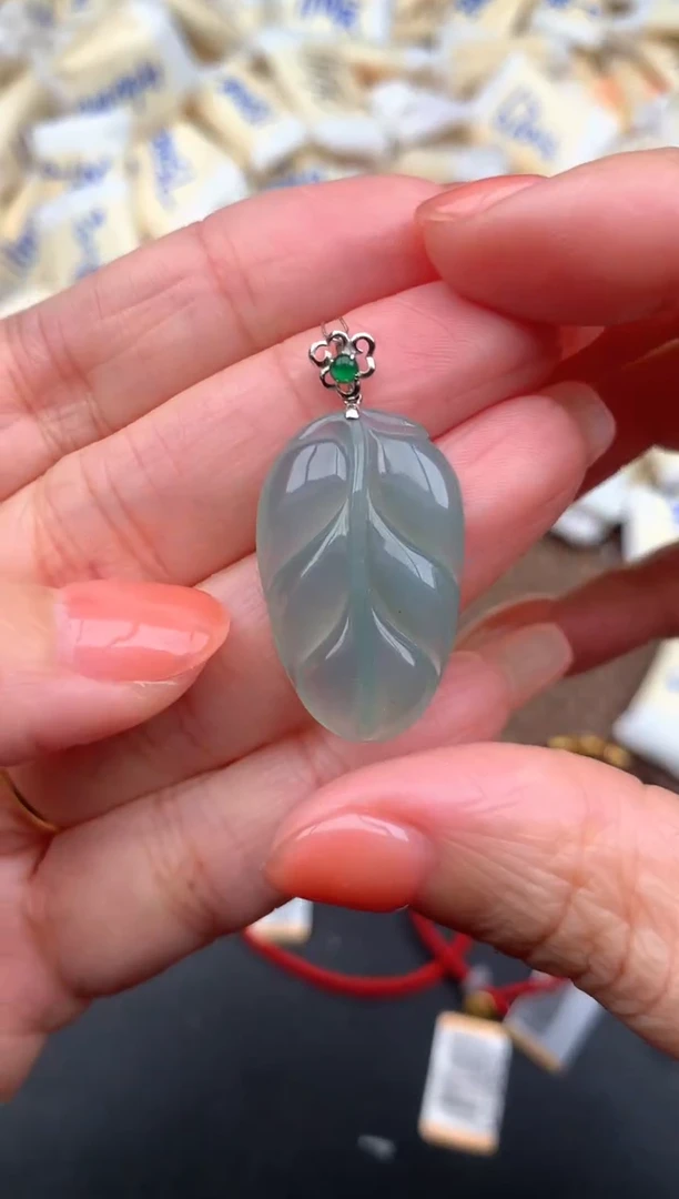 18K金镶嵌挂件翡翠—