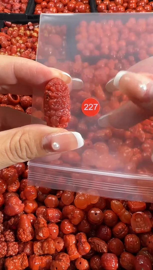颈饰未镶嵌南红玛瑙1