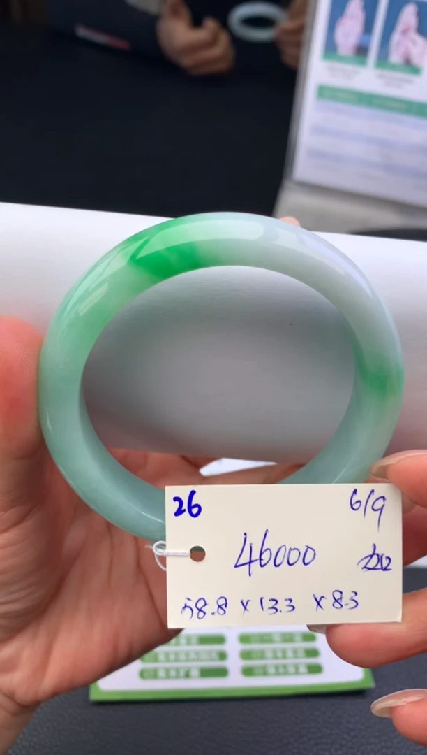 未镶嵌手镯翡翠手镯