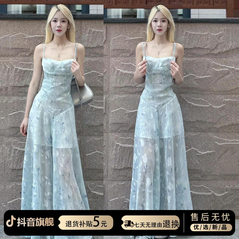 法式气质蓝色碎花吊带连衣裙子女2025夏季新款海边度假风收腰长裙