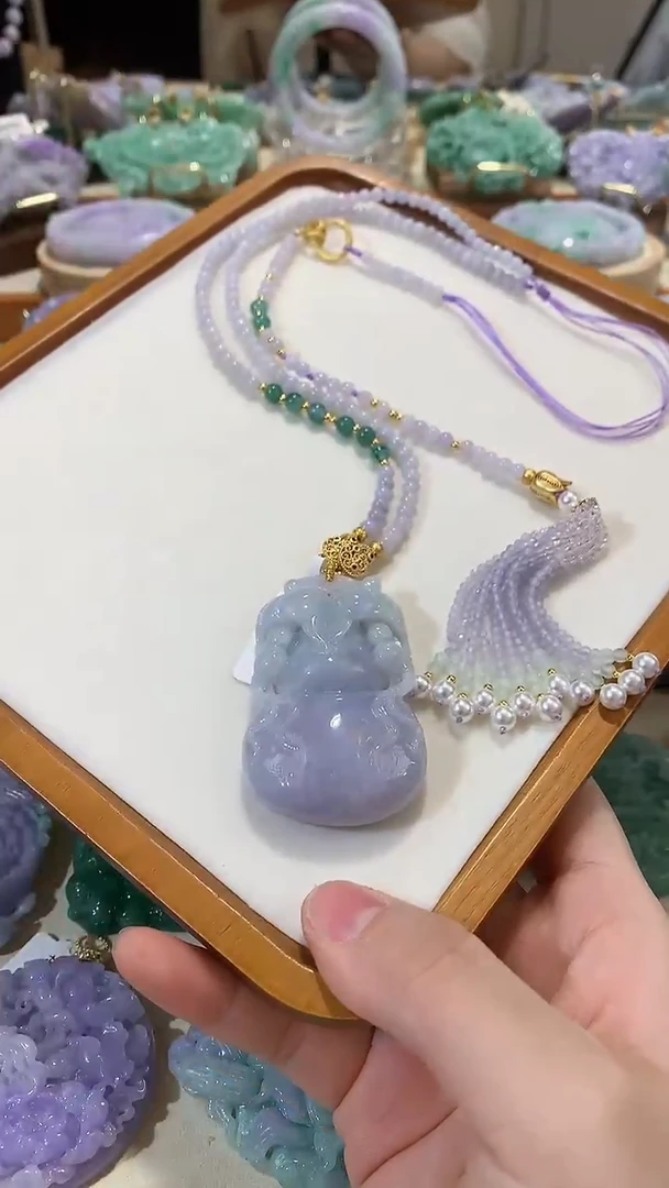 颈饰未镶嵌翡翠吊坠