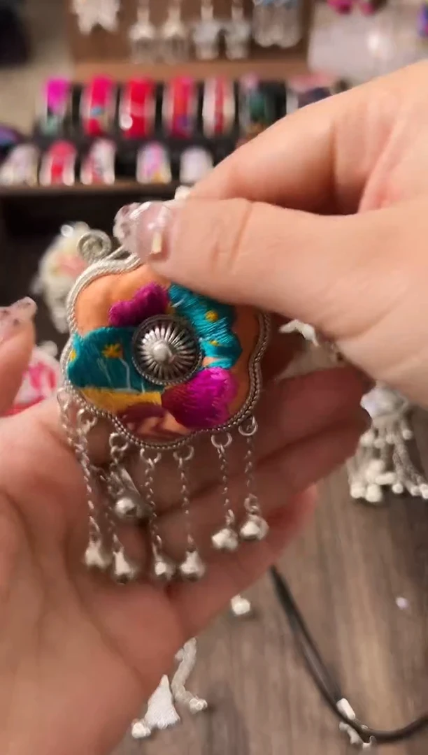 【闪购商品】织绣民族风老绣饰品084