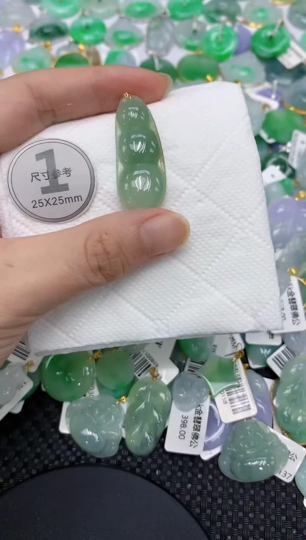 翡翠18K金镶嵌颈饰11111111