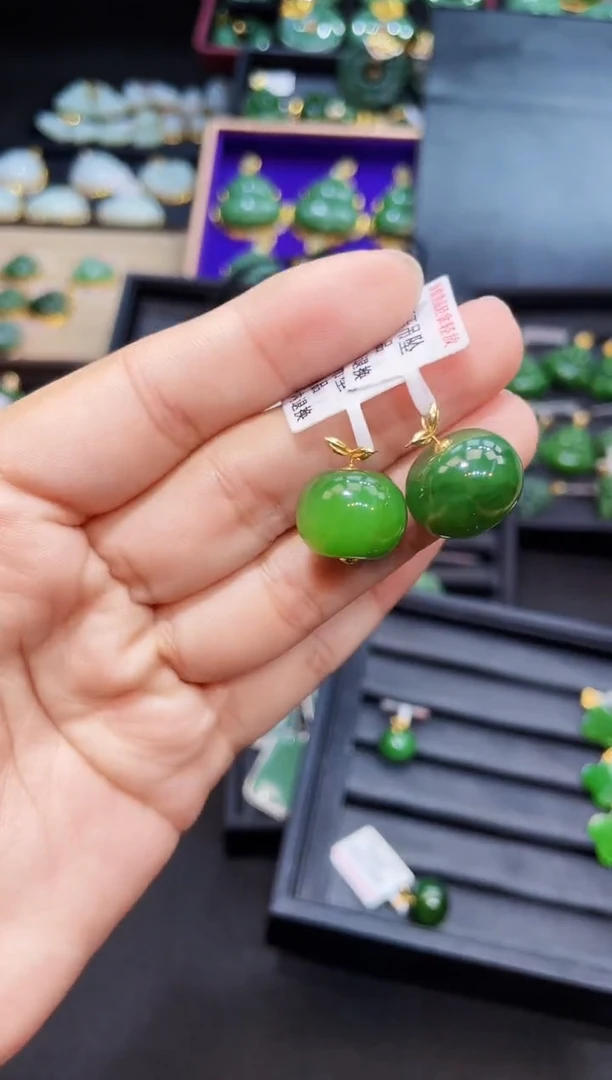 和田玉18K金镶嵌吊坠(赠链)多样性发一