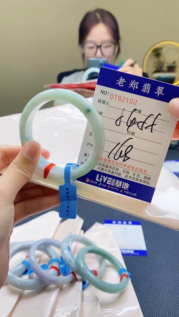 翡翠手镯未镶嵌AAAAAA