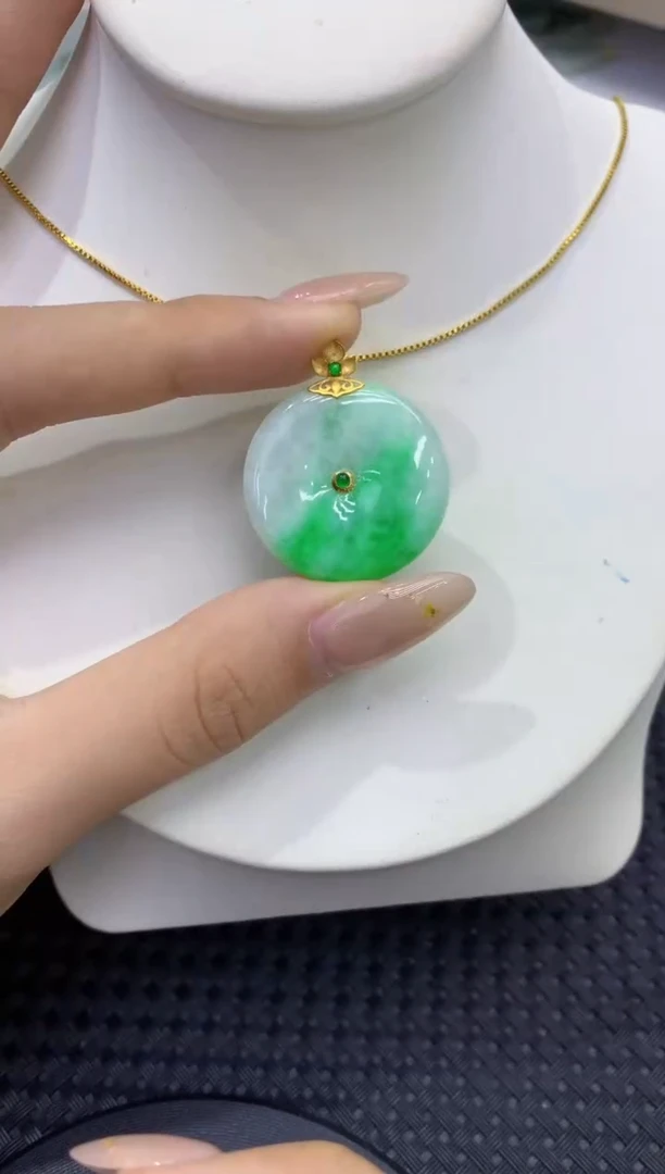 颈饰18K金镶嵌翡翠天然缅甸翡翠A货