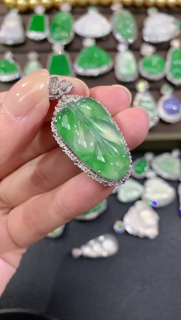 吊坠(不含链)18K金镶嵌翡翠C41