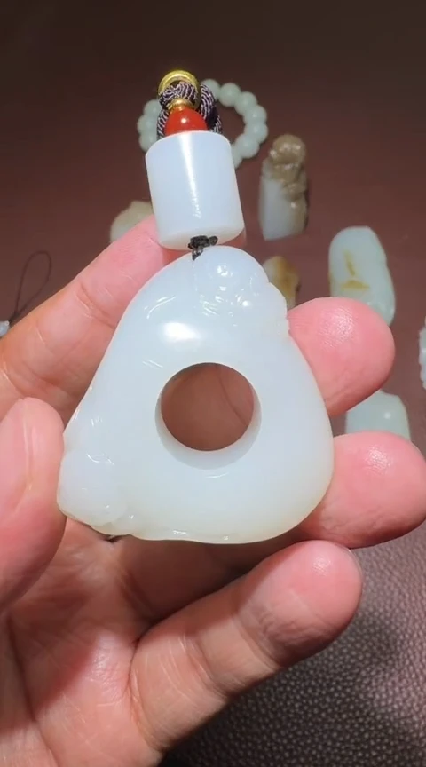 未镶嵌和田玉把件千***行和田玉