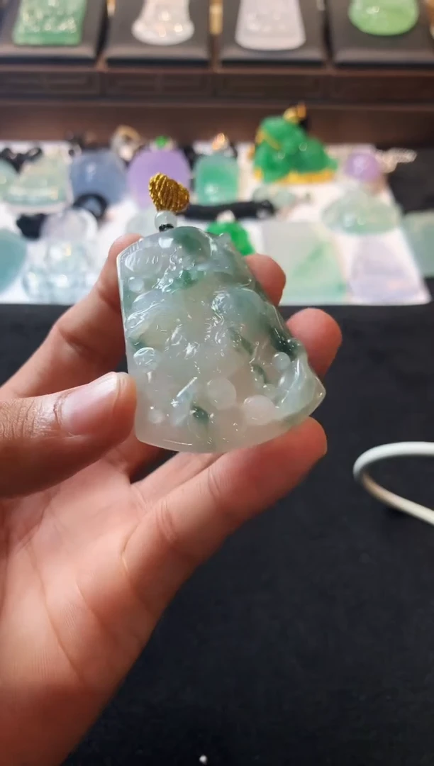 未镶嵌定制翡翠C****?  5026毛货不退不换