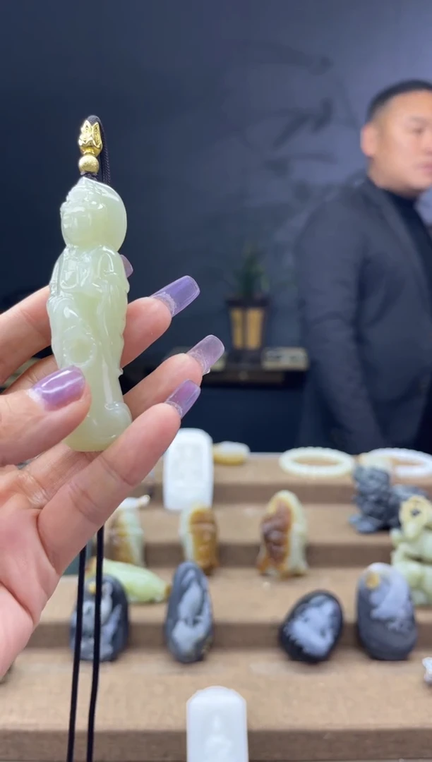 颈饰未镶嵌和田玉1