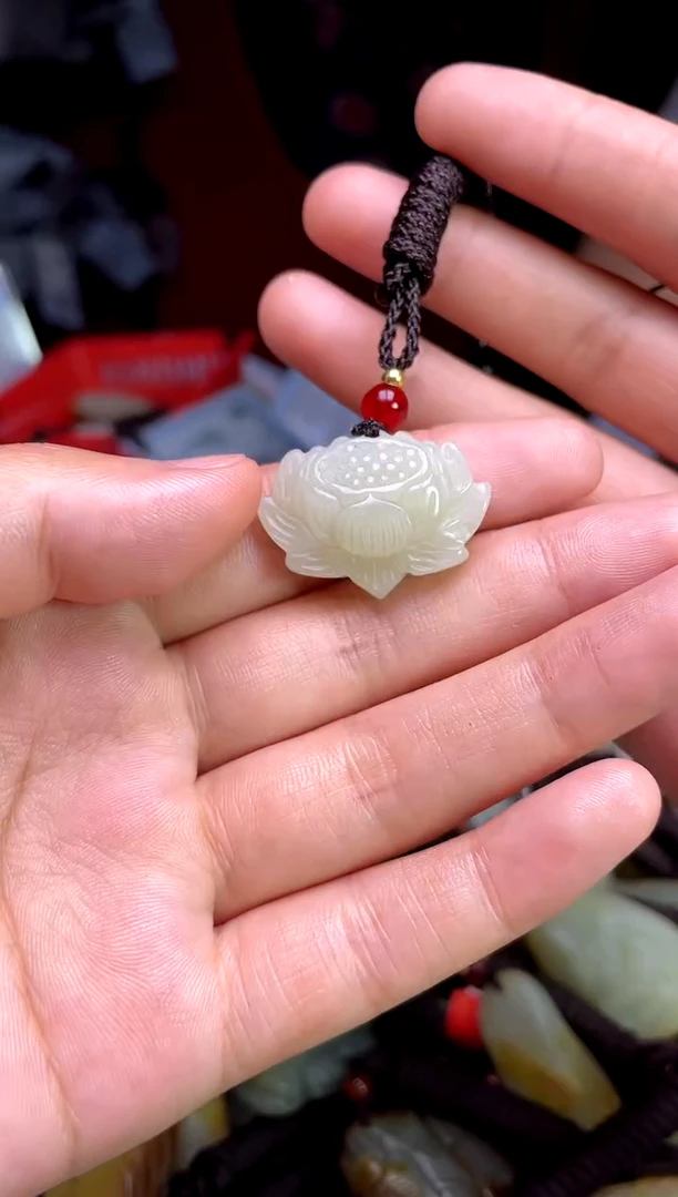 和田玉未镶嵌颈饰1