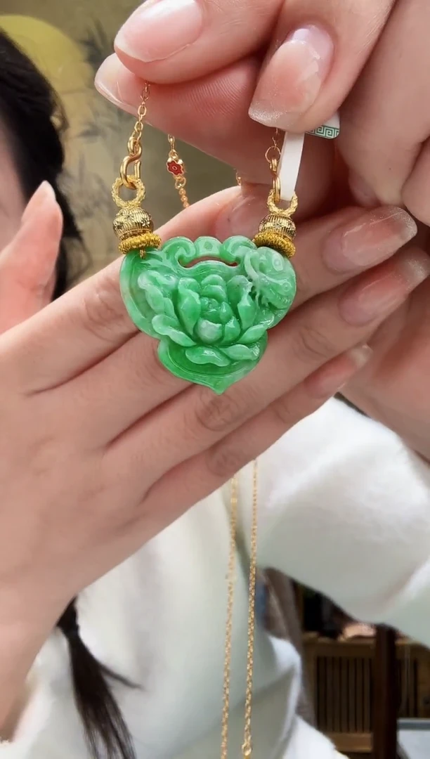 颈饰未镶嵌翡翠吊坠