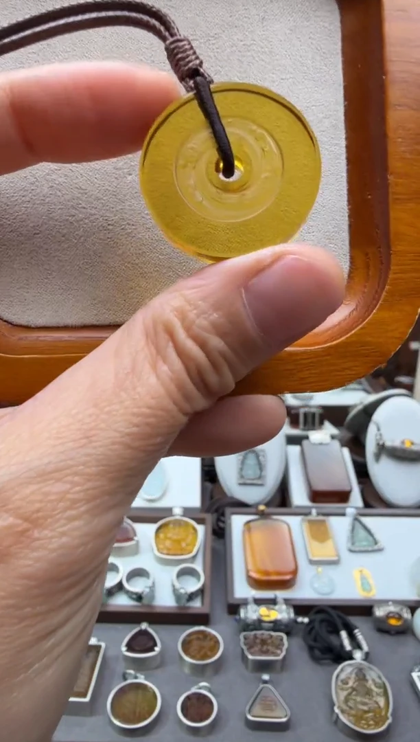 琥珀颈饰未镶嵌双龙吊坠