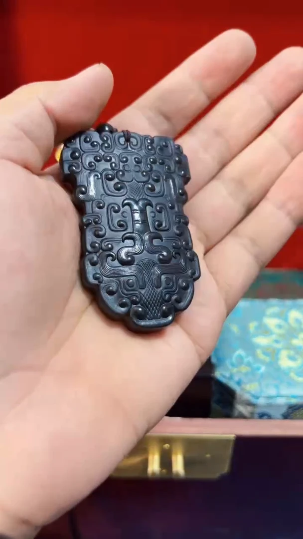 和田玉（子料）未镶嵌挂件和田 黑青籽料饕餮牌（飞铃文玩）