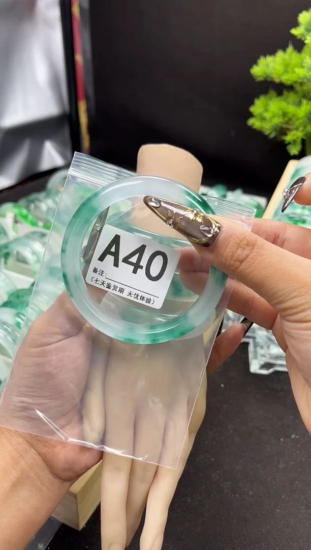 【闪购商品】石英岩玉手镯未镶嵌A40
