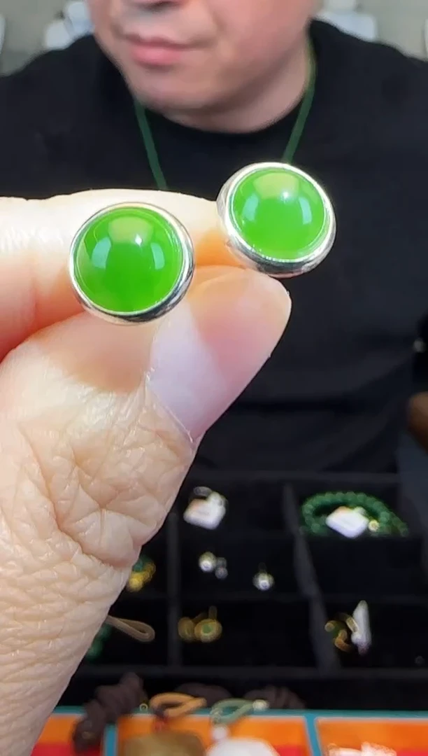 未镶嵌和田玉耳钉圆形蛋面