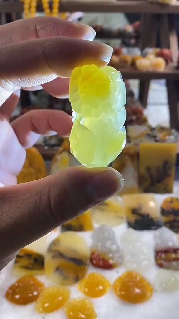 未镶嵌石英质玉挂件石英质玉挂件