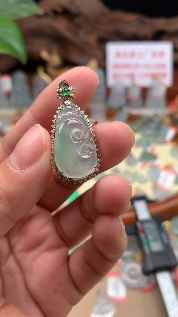 【闪购商品】翡翠吊坠(不含链)18K金镶嵌如意