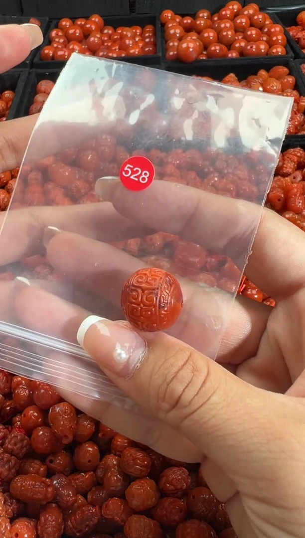 颈饰未镶嵌南红玛瑙1