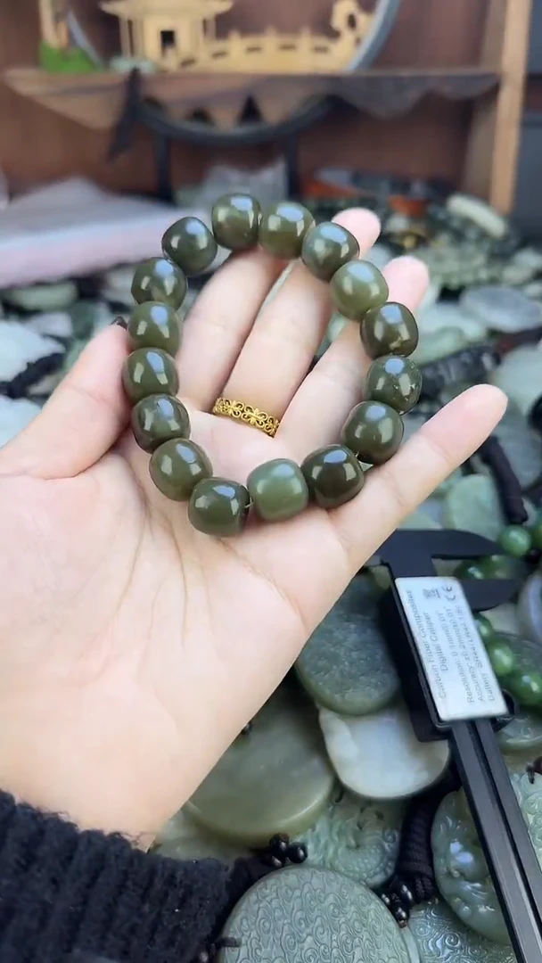 颈饰未镶嵌和田玉1