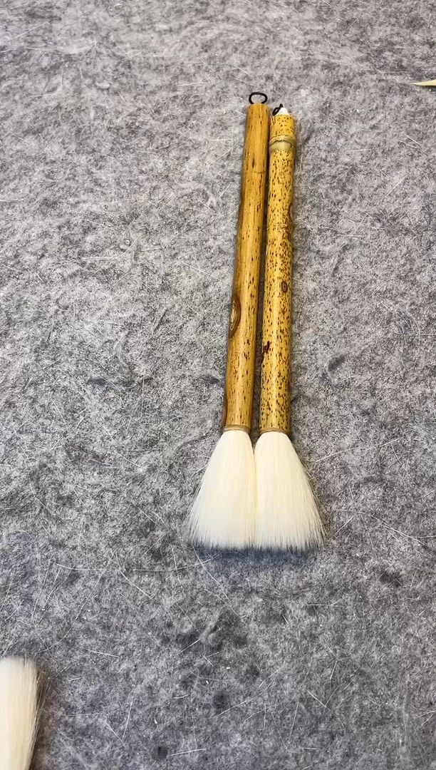 羊毫毛笔 2支 出锋5.5cm 口径1.2cm 扁杆 仅限清水试笔