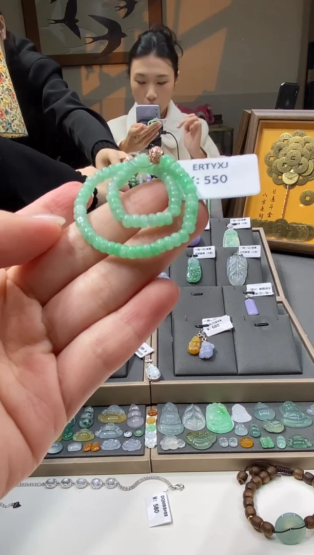 颈饰未镶嵌翡翠手串