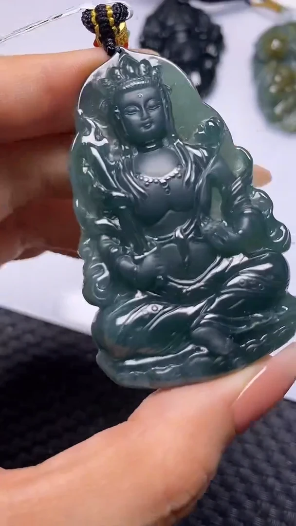 颈饰未镶嵌翡翠
