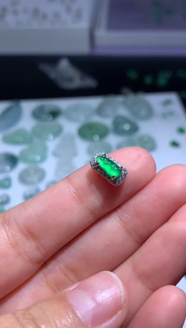 颈饰未镶嵌翡翠净货