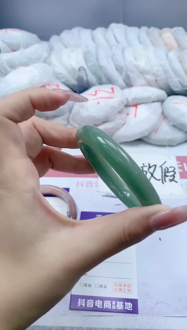 【闪购商品】石英质玉手镯未镶嵌109/58.2