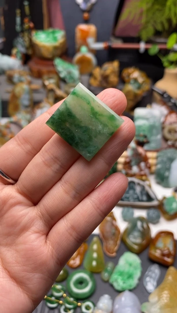 颈饰未镶嵌翡翠方牌