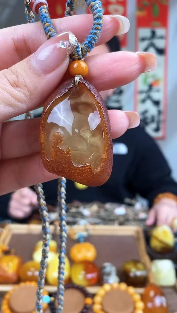 【闪购商品】琥珀裸石未镶嵌 基地发货 一物一证 顺丰包邮