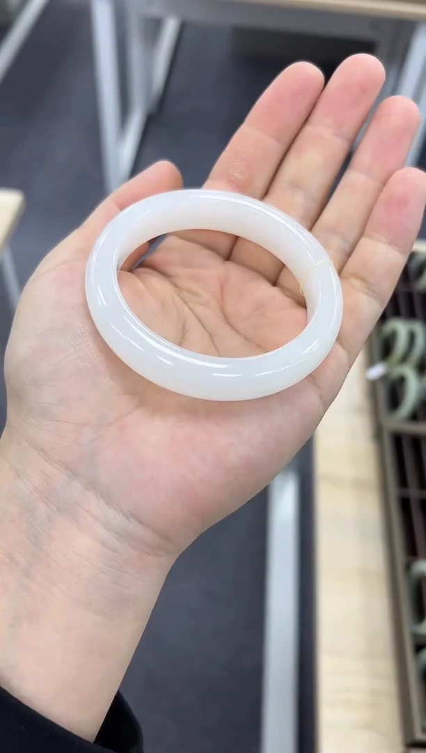 【闪购商品】和田玉手镯未镶嵌59  940