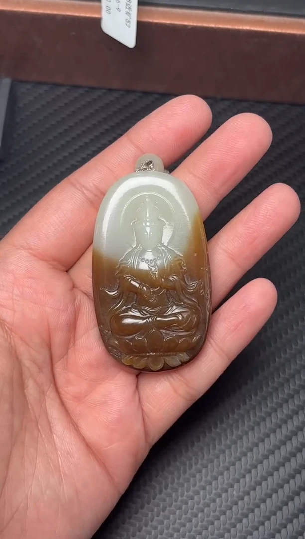 吊坠(赠链)未镶嵌和田玉若羌微色差吊坠