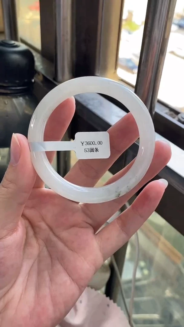 未镶嵌手镯翡翠//20257669    53+圆条   有棉点放漏