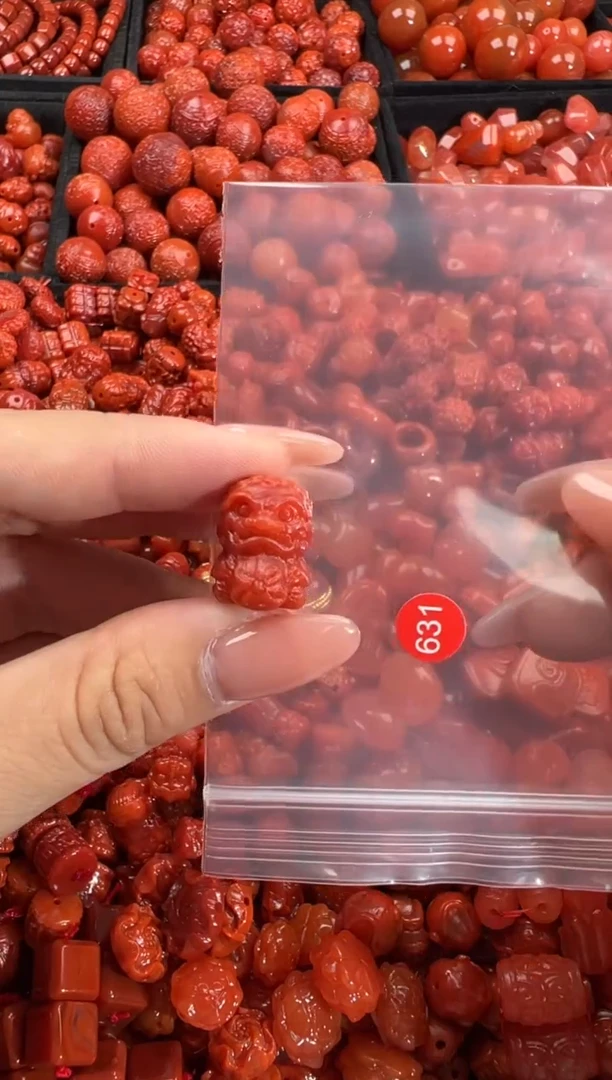 南红玛瑙未镶嵌颈饰1