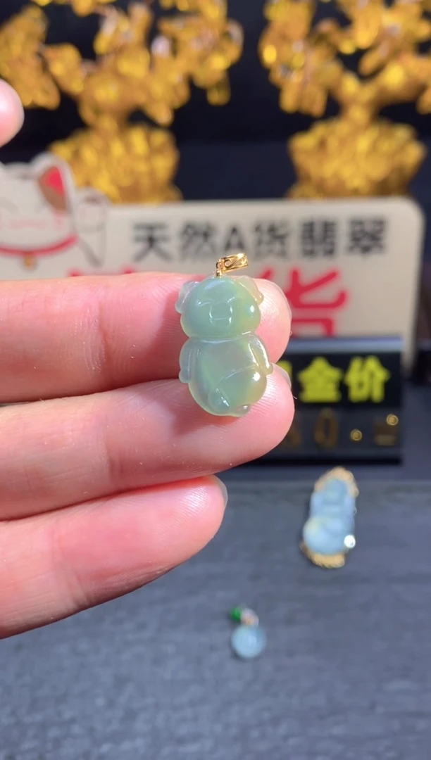 翡翠18K金镶嵌颈饰