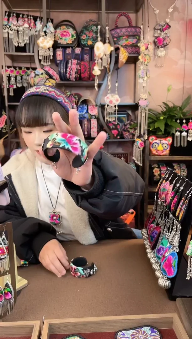 织绣C****）民族风手工非遗老绣饰品182