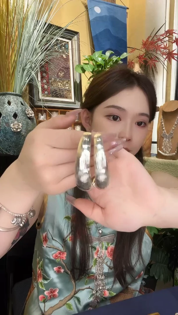 无925银小**妈耳饰